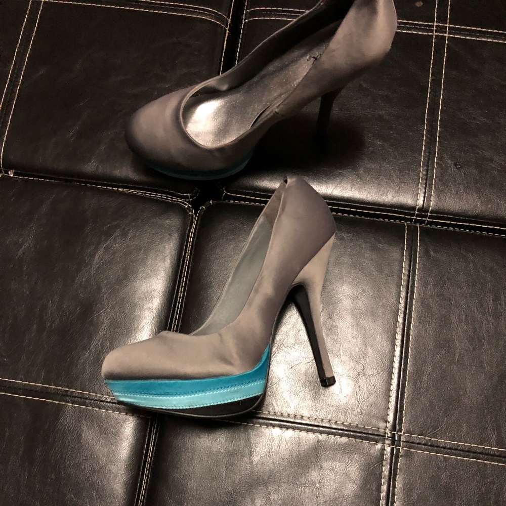 Gray satin heel
